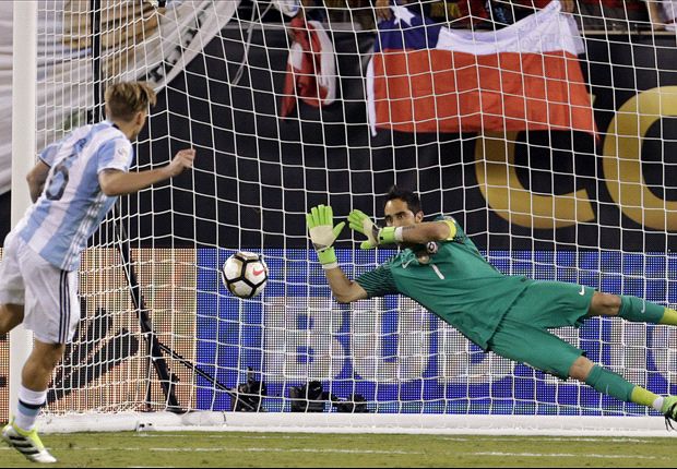 Ảnh bài viết Chán Joe Hart, Man City tích cực săn hàng Barca 