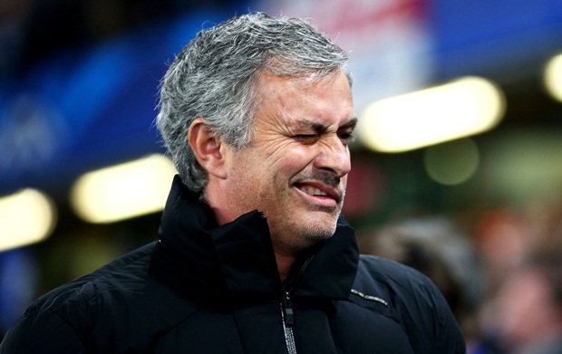 Mourinho lại "sống ảo", để lộ áo tập mới toanh của M.U