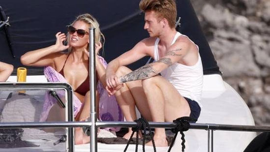 Marco Reus quấn quýt bên siêu mẫu xinh đẹp