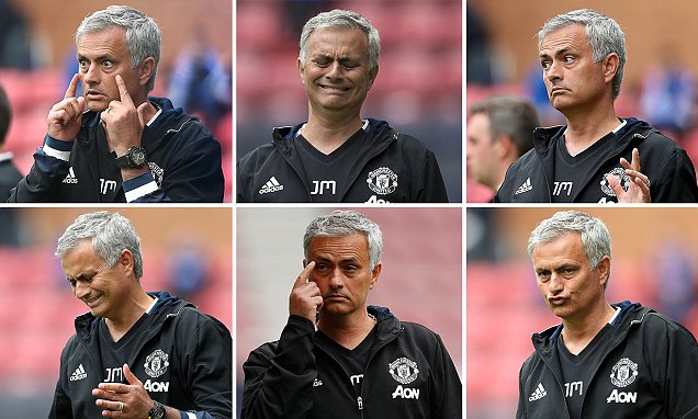 Mourinho mặt nhăn mày nhó trong chiến thắng đầu tay cùng Manchester United