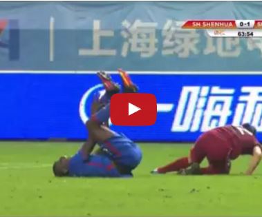 Cận cảnh pha va chạm khiến chân Demba Ba gãy lìa