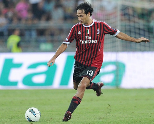 Nghệ thuật phòng ngự đỉnh cao của Alessandro Nesta