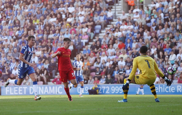 Tài năng 16 tuổi tiếp tục giúp Liverpool thăng hoa