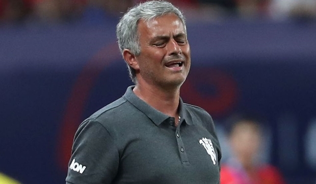 Mourinho mếu máo nhìn Dortmund tàn sát bầy Quỷ