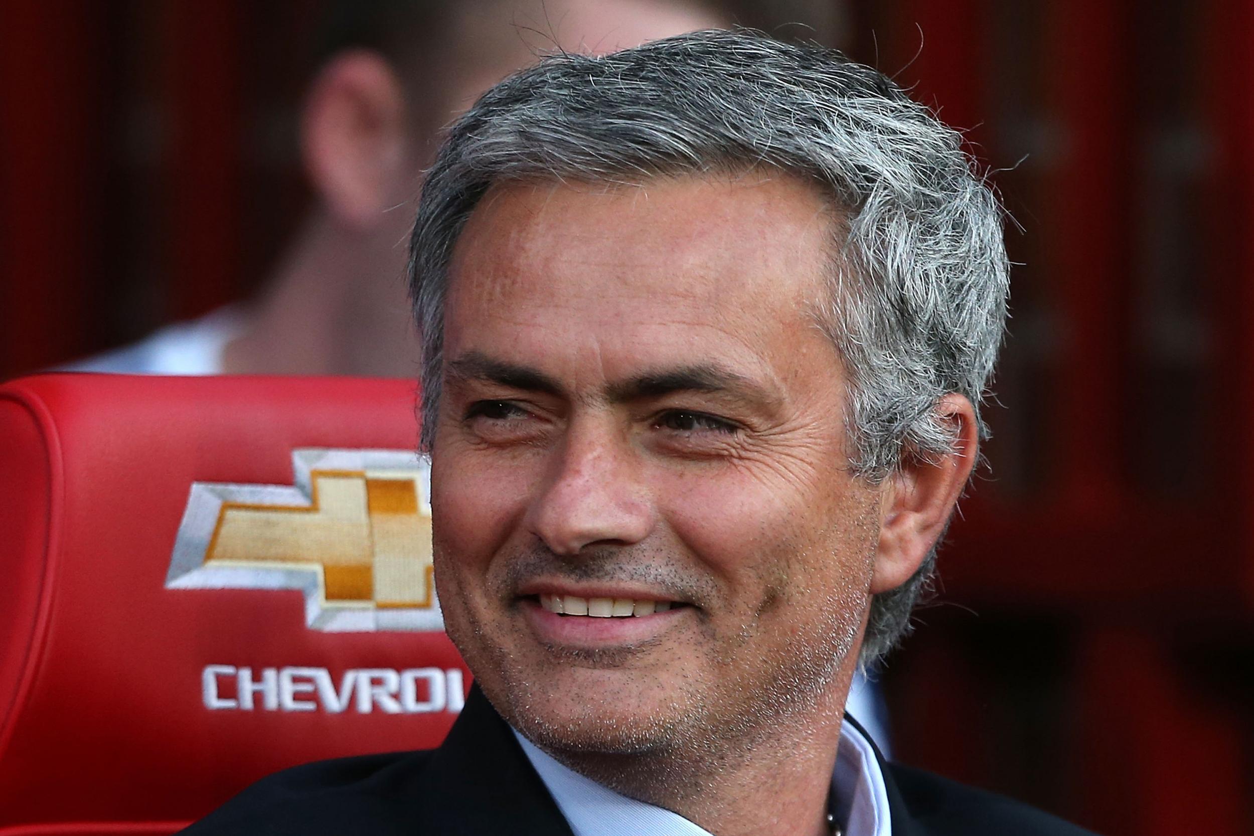 Sao sống sao? - Trời hại Trung Quốc. Fan “chơi lầy” với Mourinho