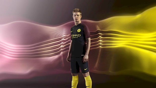 Chùm ảnh: Man City ra mắt mẫu áo sân khách mới lạ