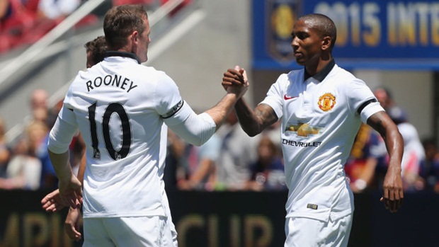 Hậu giải nghệ, Rooney và Young lại ngồi chung chiến tuyến