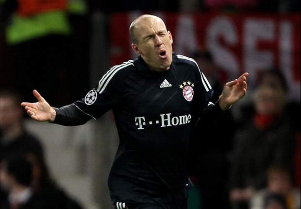 Bàn thắng xé nát trái tim CĐV M.U của Arjen Robben