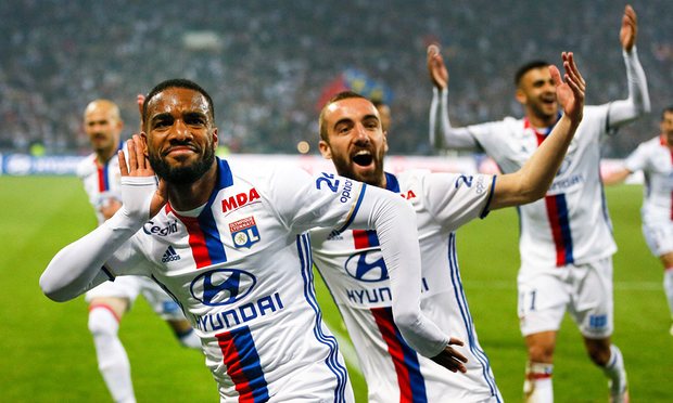 Wenger phản pháo Lyon, nhưng vẫn quyết mua Lacazette?