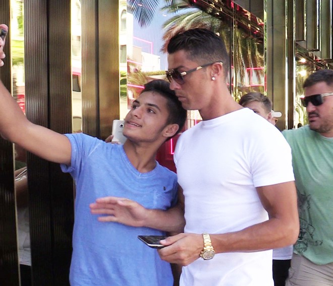 Điểm tin hậu trường 28/07: CR7 "nổi đóa" khi fan muốn chụp ảnh chung; BTC V-League "méo mặt" vì cơn bão số 1