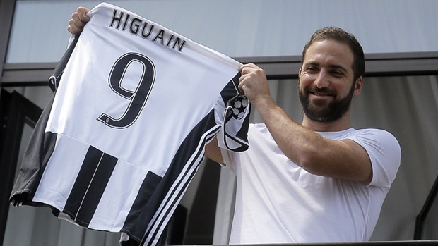 Bị gọi là kẻ phản bội, "bom tấn" Higuain nói gì?