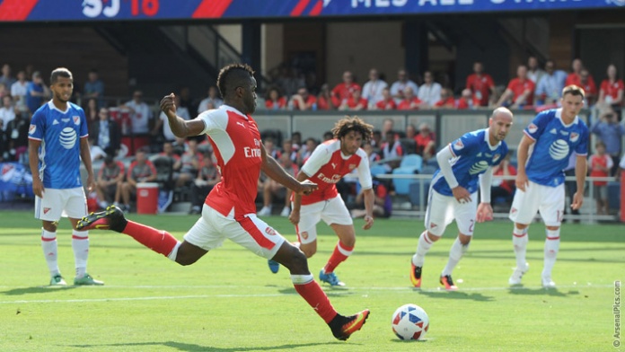 Drogba lại sắm vai hung thần, Arsenal vẫn thắng sao MLS