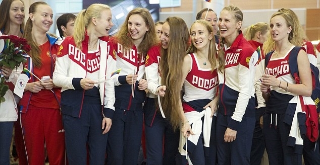 Nữ VĐV Nga xinh đẹp đổ bộ tới Rio sau "bão doping"