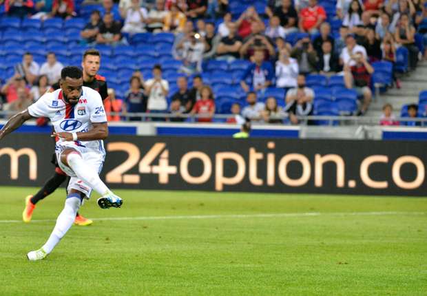 Arsenal lại bị "làm giá" vụ Lacazette