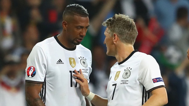 Boateng đòi thay Schweinsteiger làm thủ lĩnh tuyển Đức
