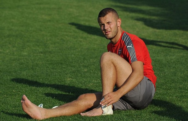 Wilshere lại dính chấn thương, Wenger ngao ngán