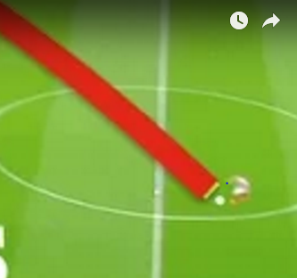 Ảnh bài viết 10 pha làm bàn không tưởng từ giữa sân