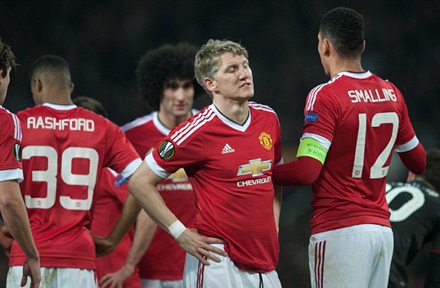 Chủ tịch Bayern chỉ trích Man United vì "đày ải" Schweinsteiger