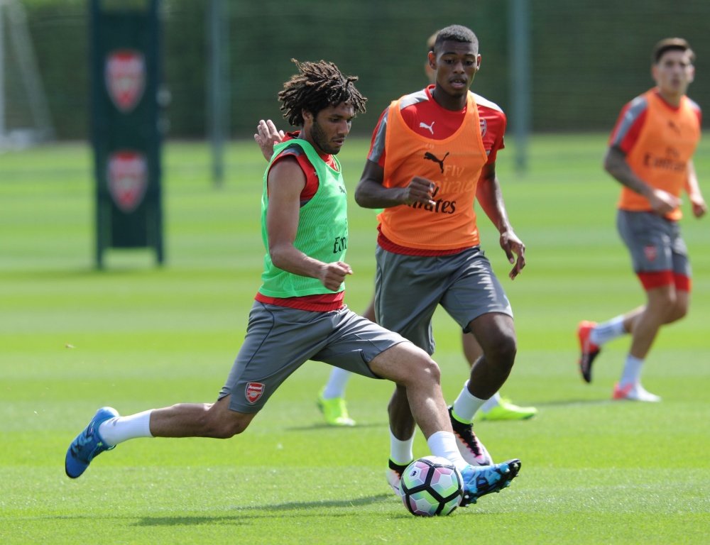 Chùm ảnh: Ramsey, Sanchez trở lại; Arsenal tập luyện hăng say