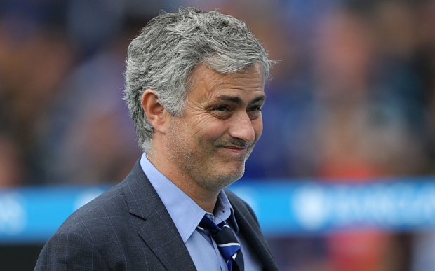 Điểm tin chiều 07/08: Mourinho thách thức cả nước Anh; NHM Barca giận sôi máu vì hành động của Suarez