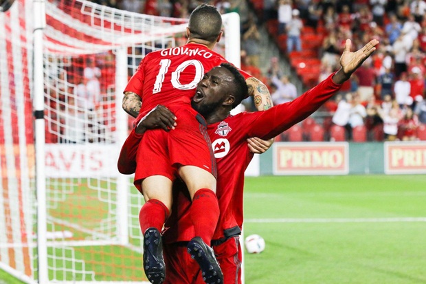 Ảnh bài viết "Kiến nguyên tử" làm bùng nổ giải MLS bằng hattrick ấn tượng