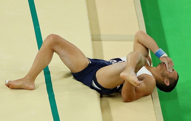 Pha gãy gập chân của VĐV Pháp tại Olympic