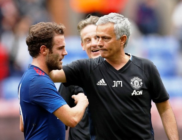 Đâu là lý do Jose Mourinho vẫn giữ Juan Mata ở lại MU?