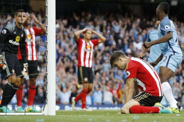 Ảnh bài viết Pha đánh đầu phản lưới nhà đáng tiếc của Paddy McNair