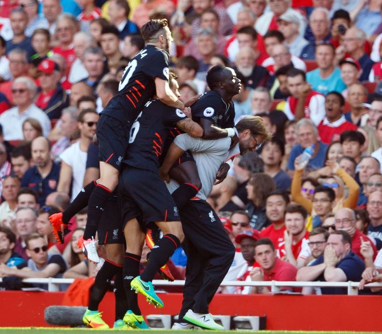 Rượt đuổi kịch tính, Liverpool khiến Arsenal ôm hận ngày ra quân