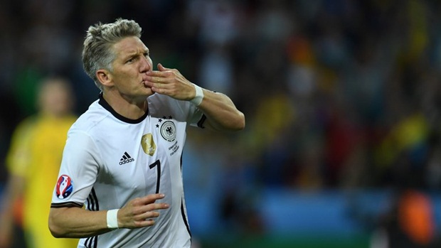 Schweinsteiger xỏ giày đá trận cuối cho tuyển Đức