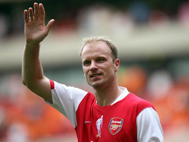 Dennis Bergkamp - Khi bậc thầy xử lý bóng 