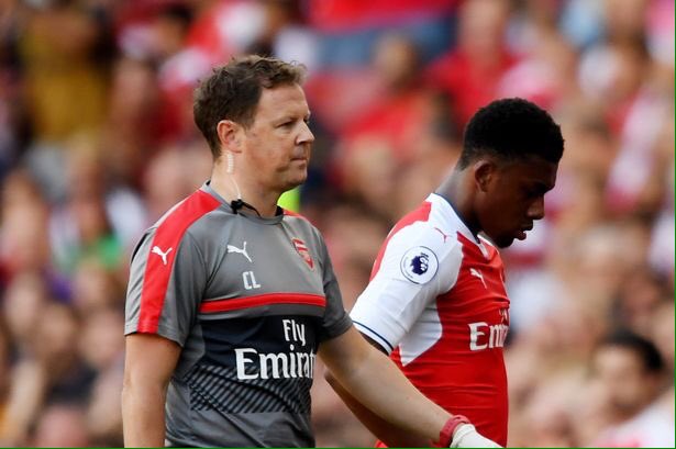Sau Ramsey, Arsenal nhận thêm tổn thất