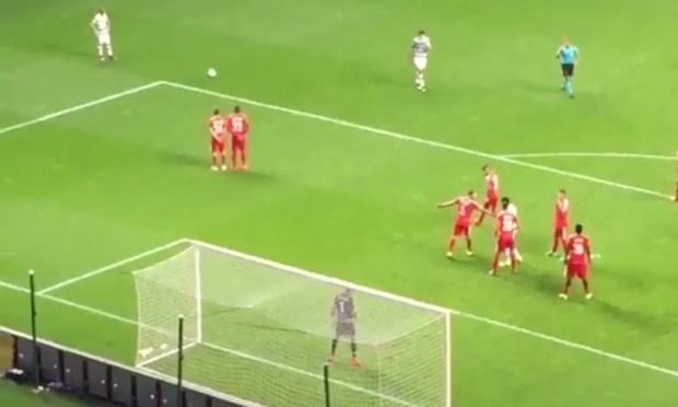 Video: Học trò Rodgers tái hiện cú đá phạt thần sầu của Nakamura