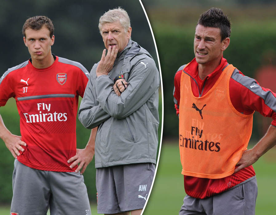 Koscielny nhăn nhó tập luyện, HLV Wenger đăm chiêu giải bài toán hàng thủ