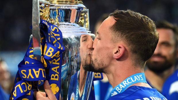 Sau Mahrez, Leicester tiếp tục trói chân công thần