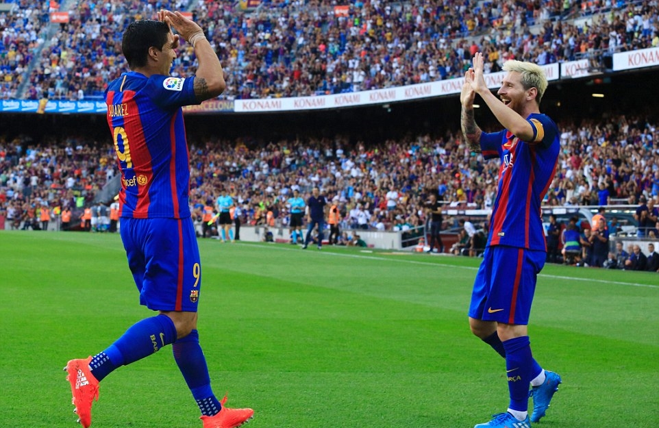 Suarez hat-trick, Messi cú đúp, Barcelona đánh tennis ngày khai màn La Liga