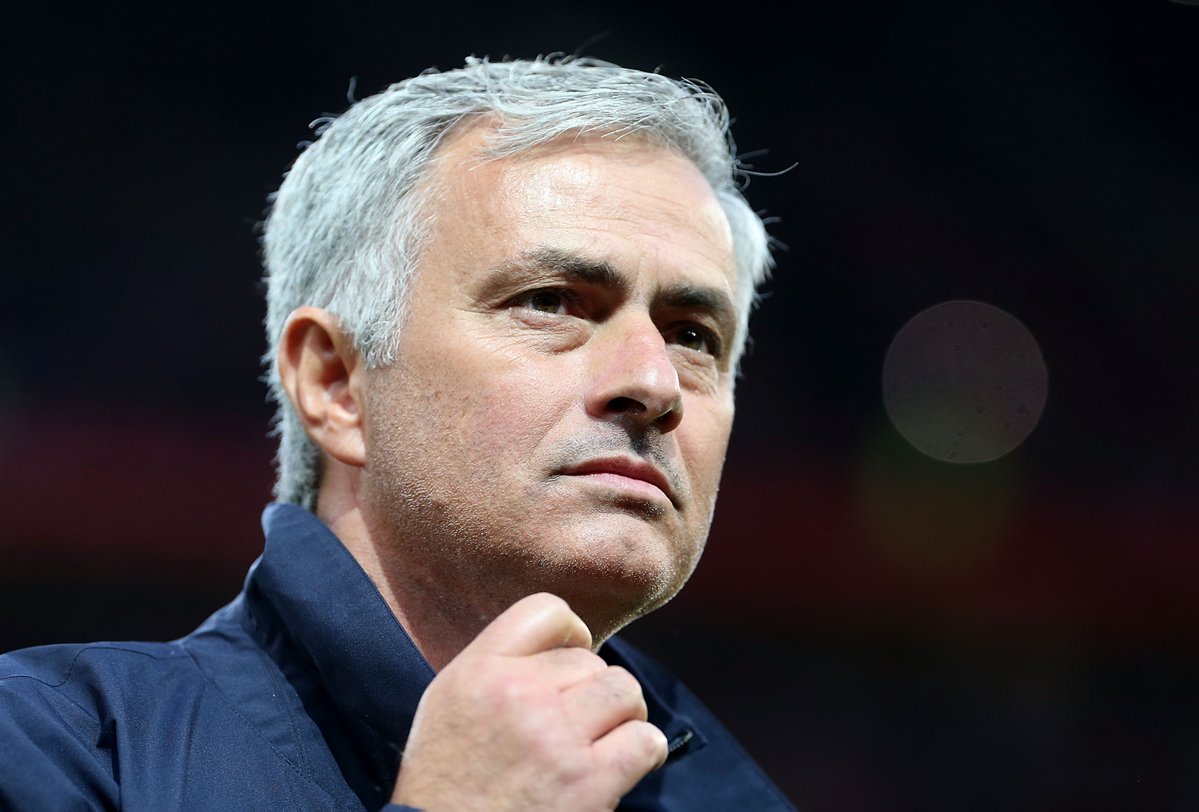 Lộ lý do Mourinho "hạ cố" đến M.U
