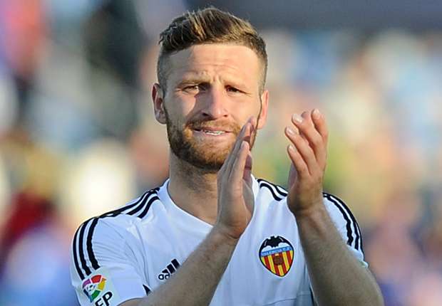 Valencia khiến Arsenal, Barca méo mặt