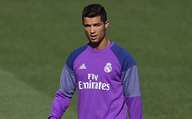 Ronaldo “vã mồ hôi” trên sân tập cho ngày trở lại