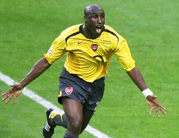 Ảnh bài viết Bàn thắng đẳng cấp của Sol Campbell vào lưới Barca