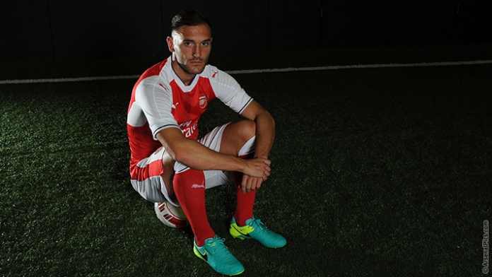 Chùm ảnh: Lucas Perez "cực ngầu" trong màu áo mới