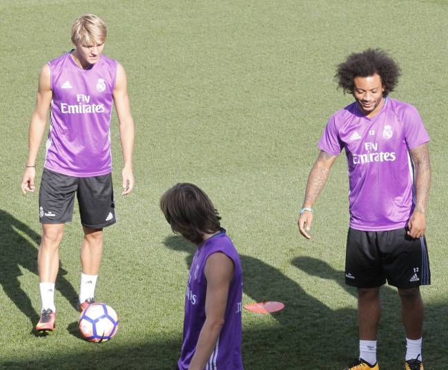 Thần đồng Odegaard đối mặt tương lai u ám