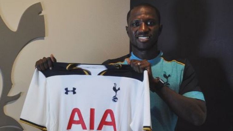 'Lật lọng' với Everton, Sissoko bị lăng mạ nặng nề trên Wiki