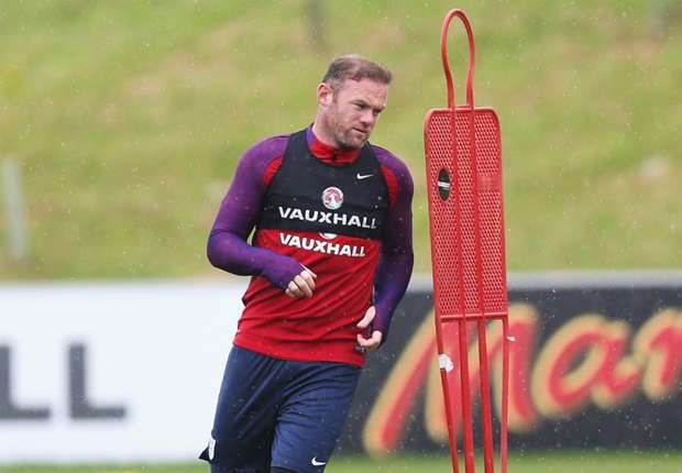 Beckham khuyên Rooney: Đừng từ bỏ!