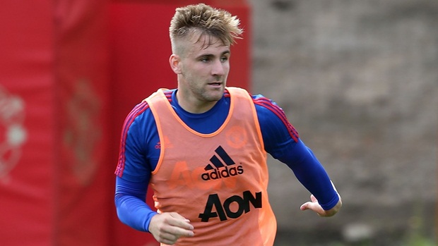 Điểm tin sáng 04/09: M.U nhận hung tin từ Luke Shaw; Sanchez tính đường đào tẩu khỏi Arsenal