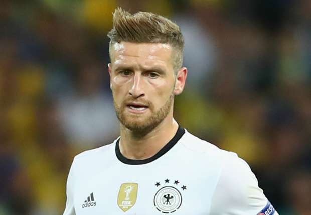 Huyền thoại Arsenal sốc khi Mustafi cập bến Emirates