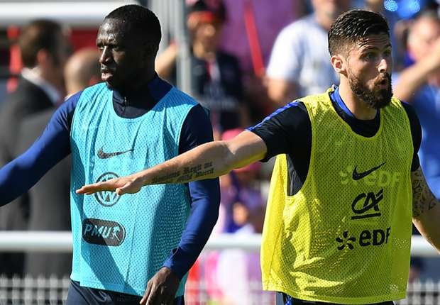 Wenger suýt có tân binh khủng nhờ Giroud