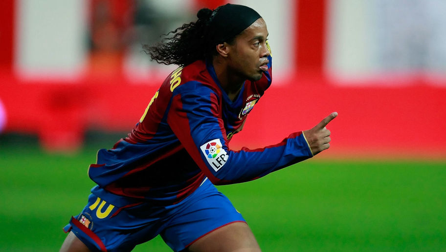 Ronaldinho bịa chuyện phản bội để thử lòng cả đội Barca