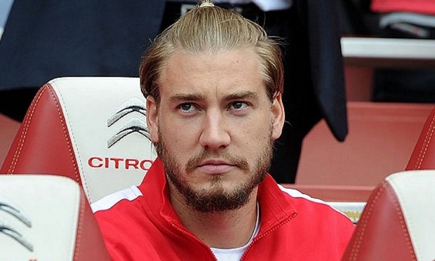 Nicklas Bendtner sắp trở lại NHA, đối đầu Arsenal