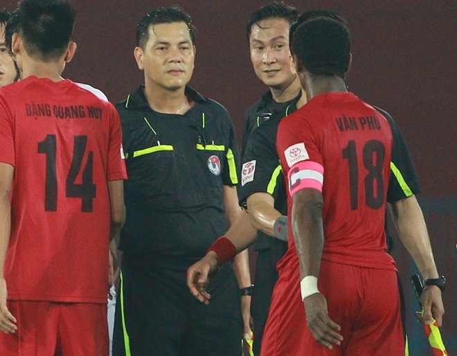 Treo cờ trọng tài mắc sai phạm ở vòng 24 V-League